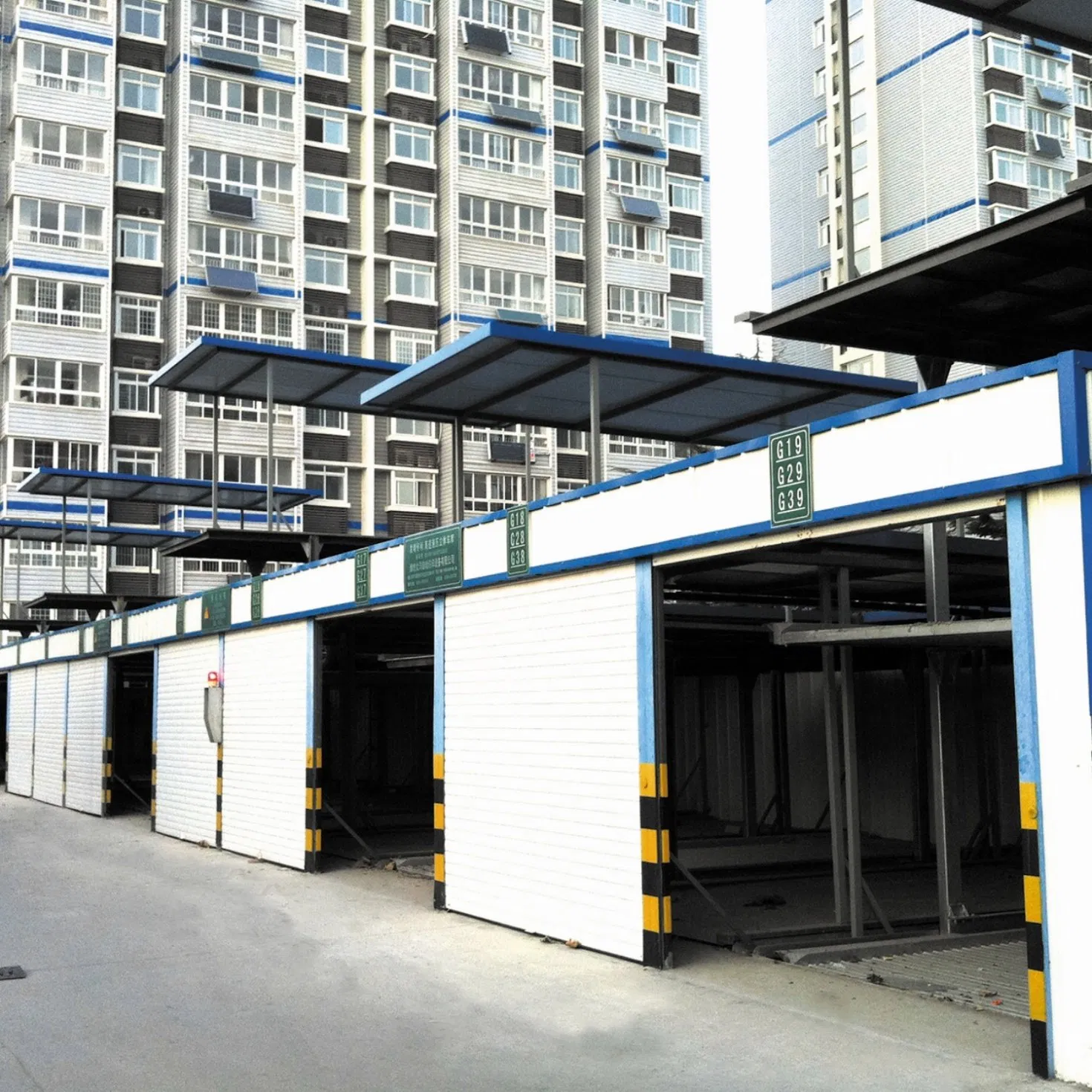 Four Column Parking System with Multiple Safety Sensors and Emergency Power Backup