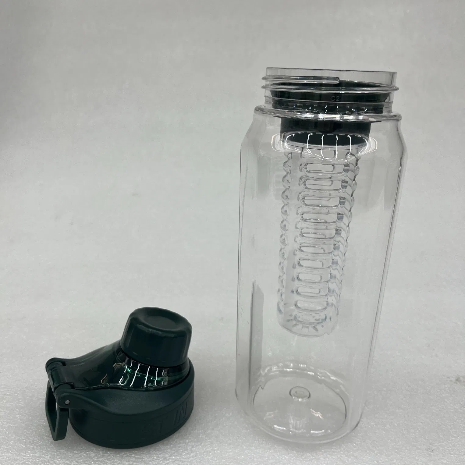 700ml School Water Bottle with Fruit Strainer BPA Free Custom Your Logo and Colour