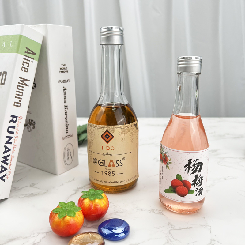 High Quality 300ml/500ml Liquor Glass Bottle Fruit Wine Bottle for Juice Beverage