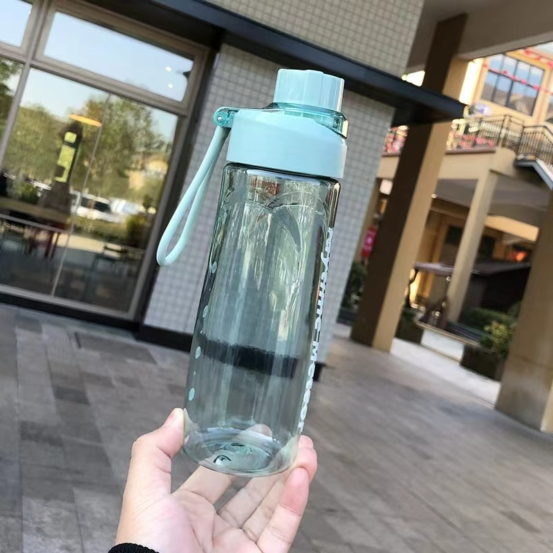 700ml Portable Nordic Style BPA Free Tritan Hydration Bottle Plastic Water Bottle Travel Bottle with Flip Top Lid