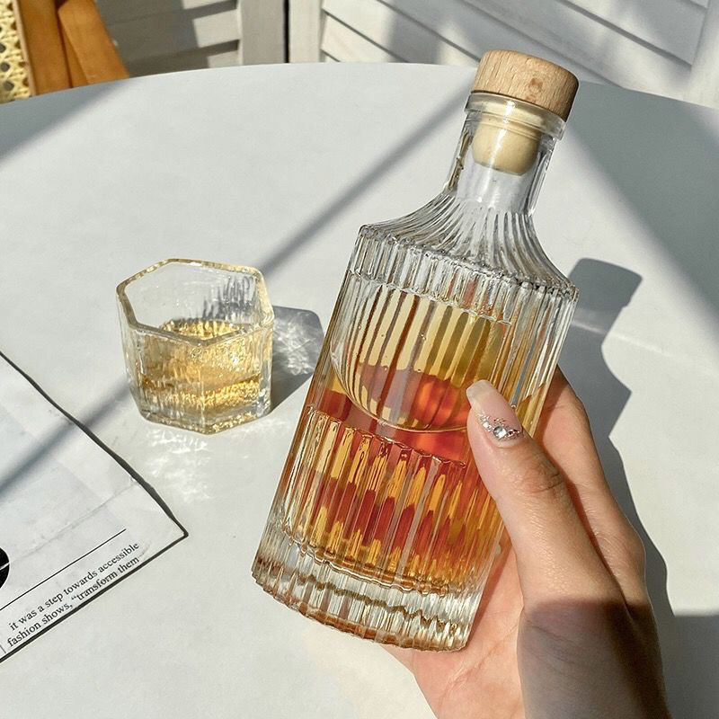 250ml 500ml Custom Glass Liquor Wine Spirit Beverage Bottles with Cork Stopper