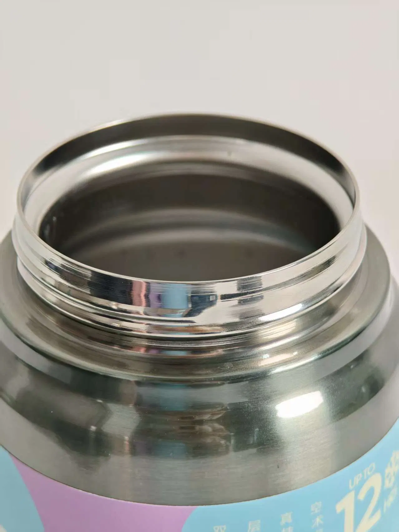 Leak-Proof Reusable Trendy Stainless Steel Insulated Water Bottle for Camping Trips