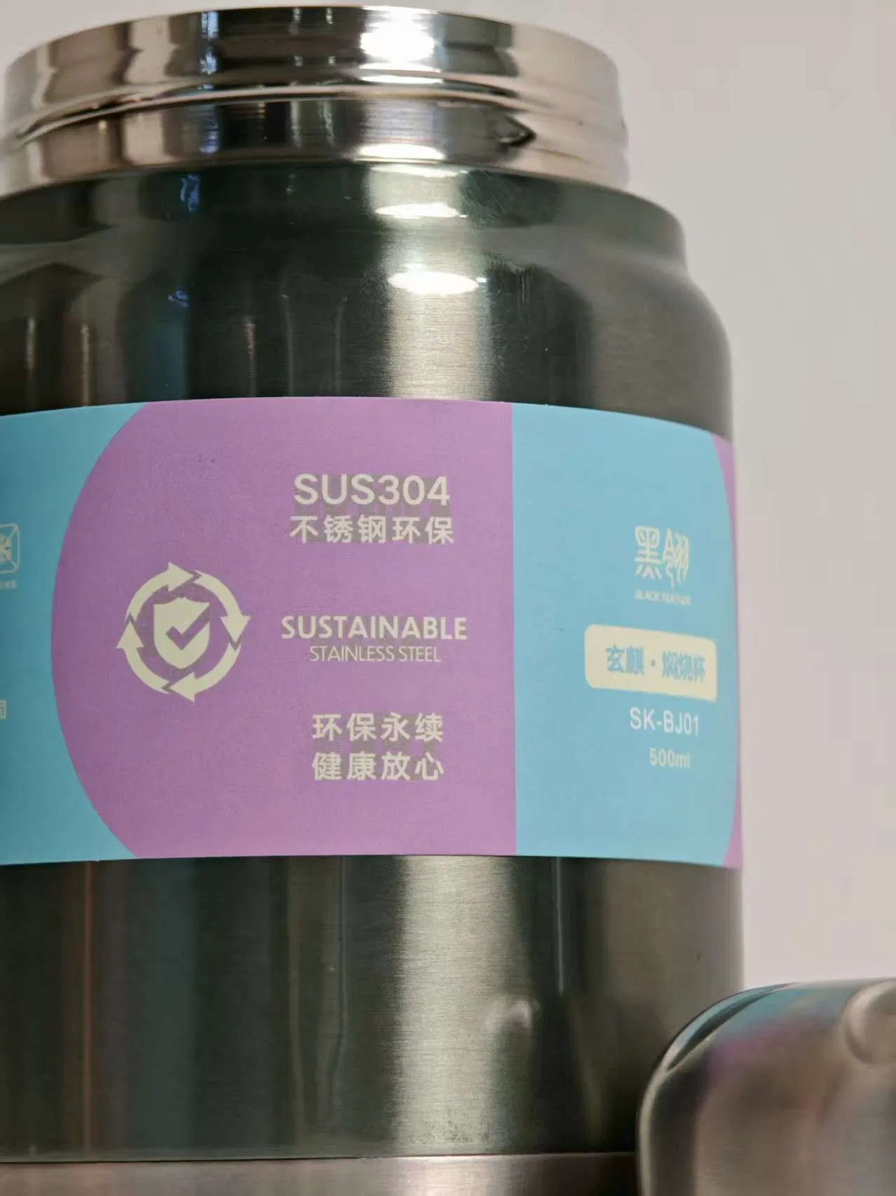 Leak-Proof Reusable Trendy Stainless Steel Insulated Water Bottle for Camping Trips