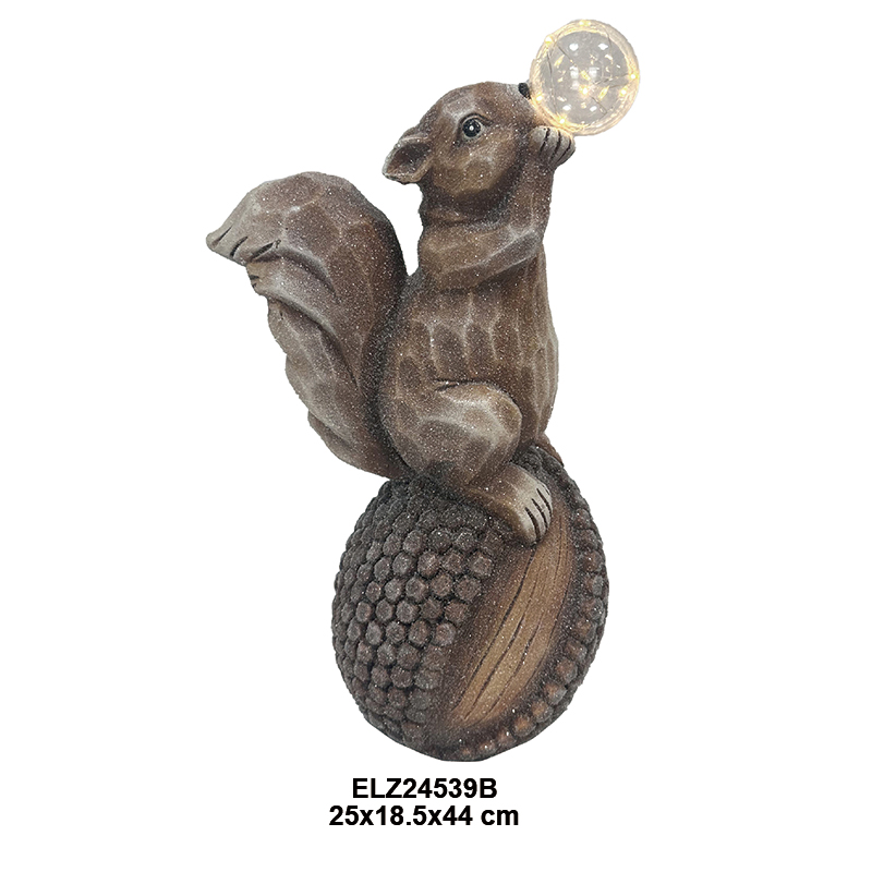 China Fiber Clay Squirrel Statues Squirrel With Bulbs Handmade Garden Home Decor Statue Manufacturers, Factory