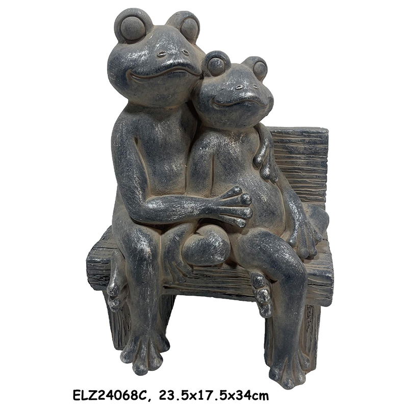China Playful Frog Couple Statues Lounging On Benches Whimsical Frogs Snuggling In Baths Indoor Outdoor Decoration Supplier, Factories