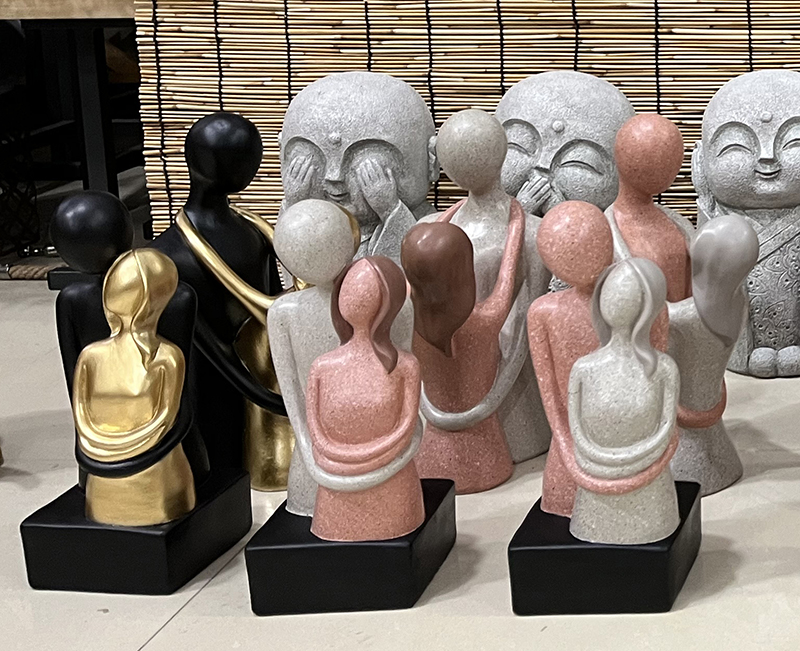Handcrafted Abstract Family Figurine Details