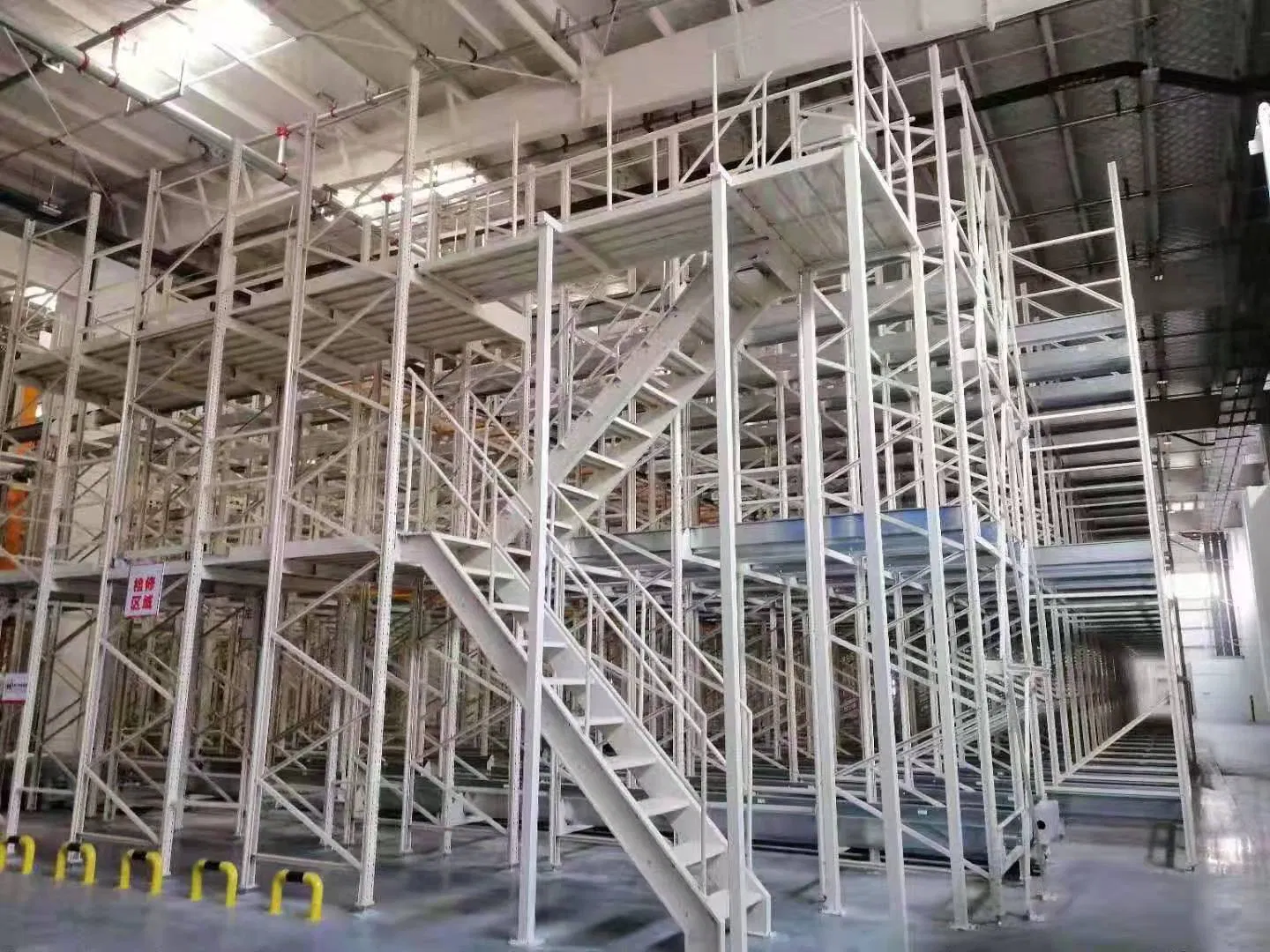 Warehouse Intelligent Storage Four-Way Shuttle System.