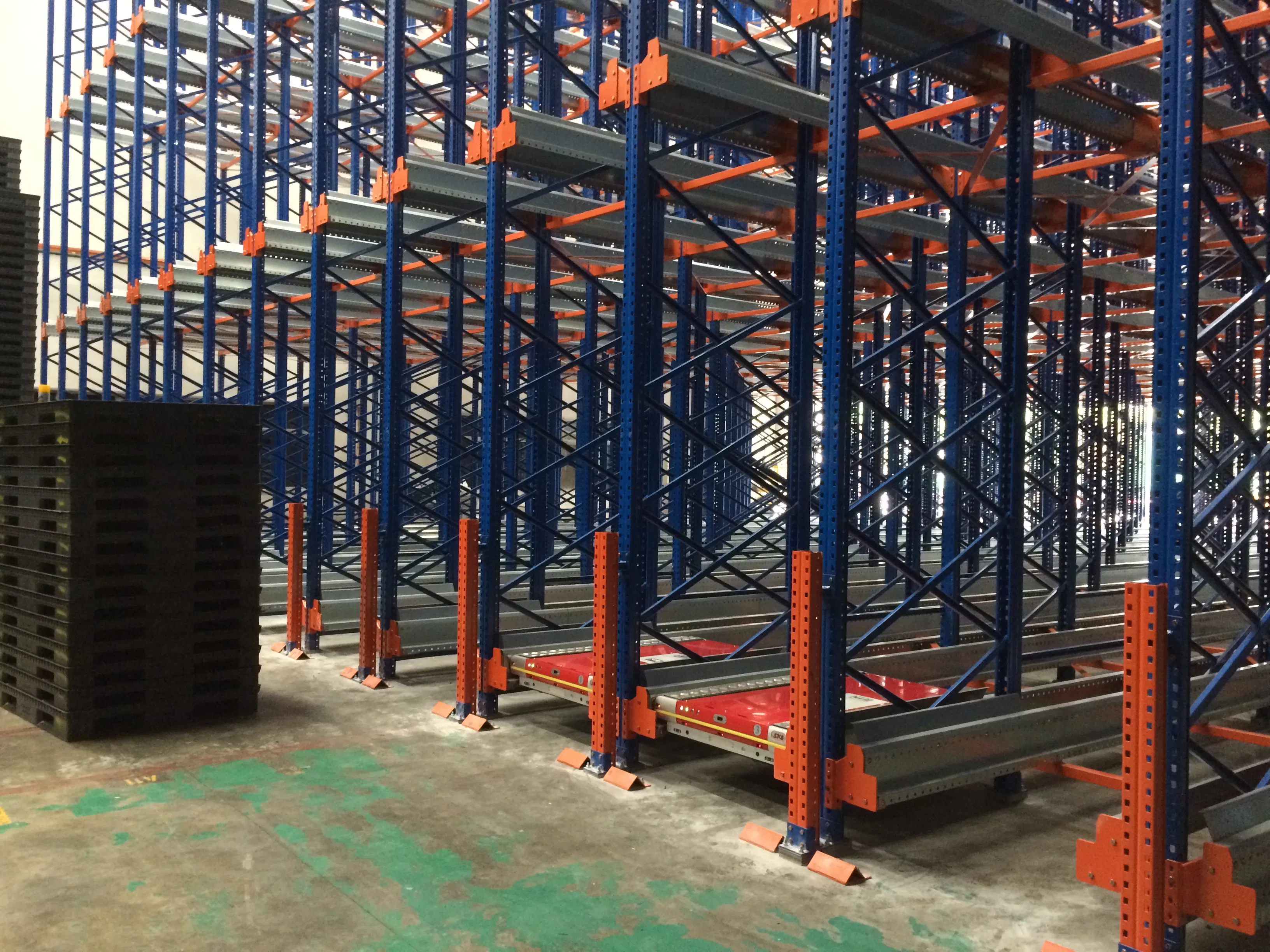 Heavy-Duty Warehouse Shuttle Rack: Two Way Storage Automation System
