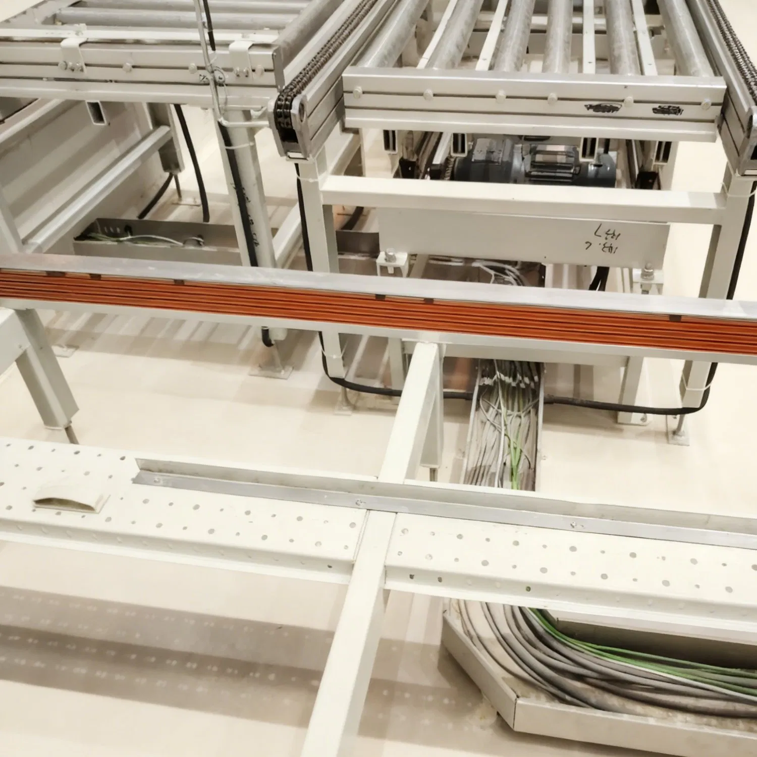 Reliable Warehouse Equipment with Customizable Layout and Safety Features