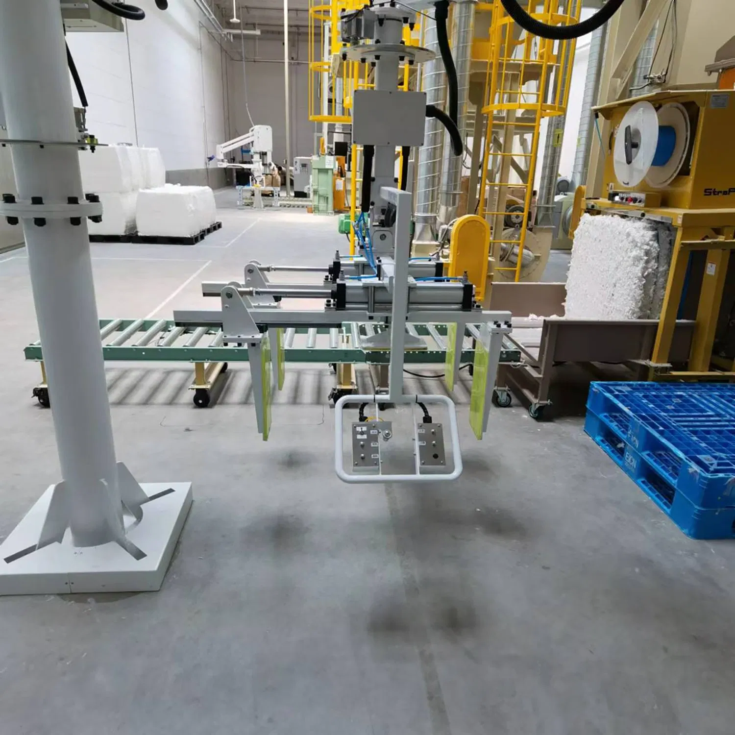 Efficient Cotton Roll Lifting Tool for Streamlined Material Handling