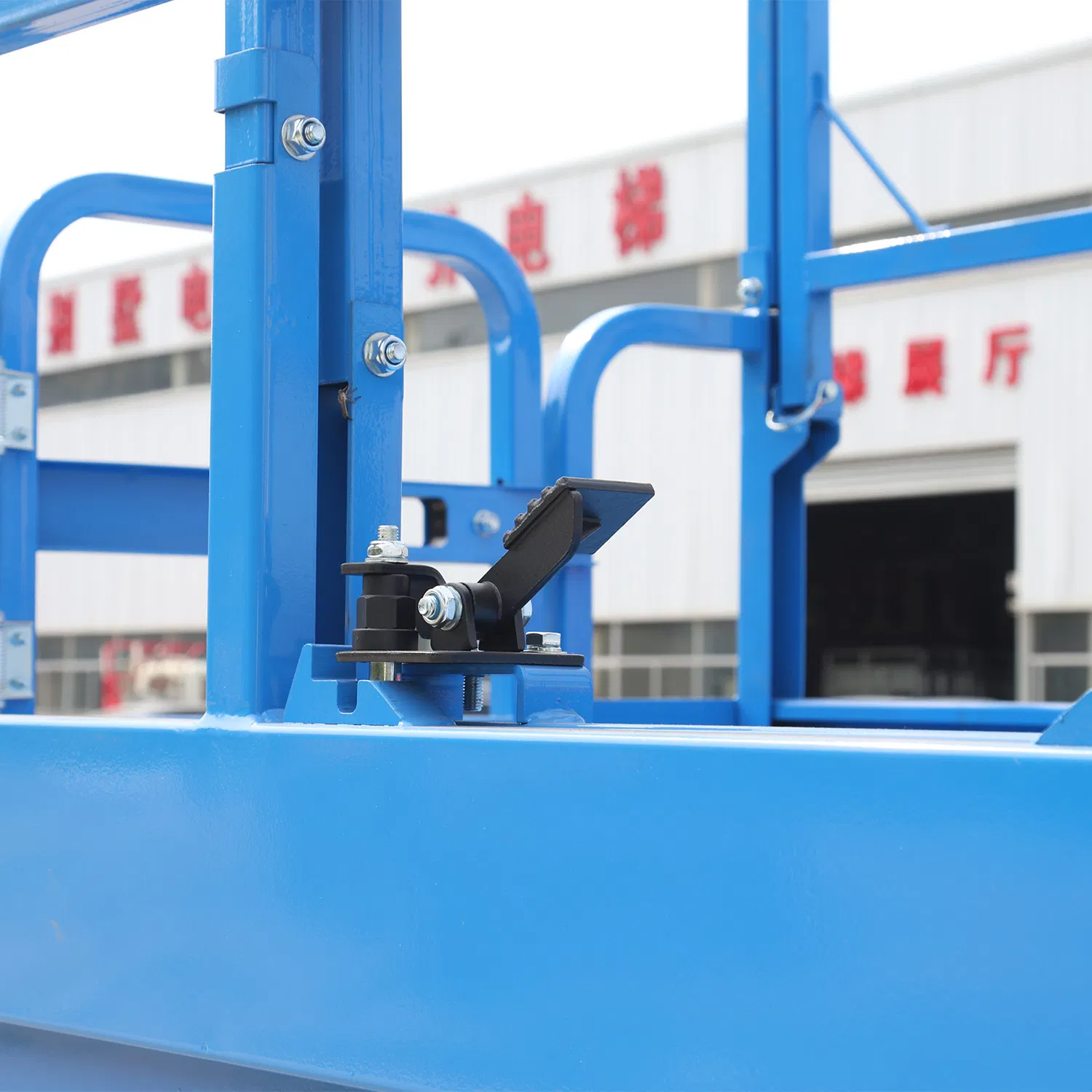 4m6m8m10m12m14m16m Aerial Lift Platform Used for Warehouse Organization and Garden Trimming Hydraulic Scissor Lift Table