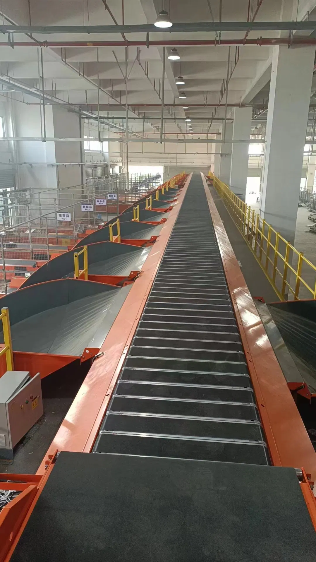 Adjustable Narrow Belt Sorting Machine for Parcel Distribution E Commerce Fulfillment Center Solution