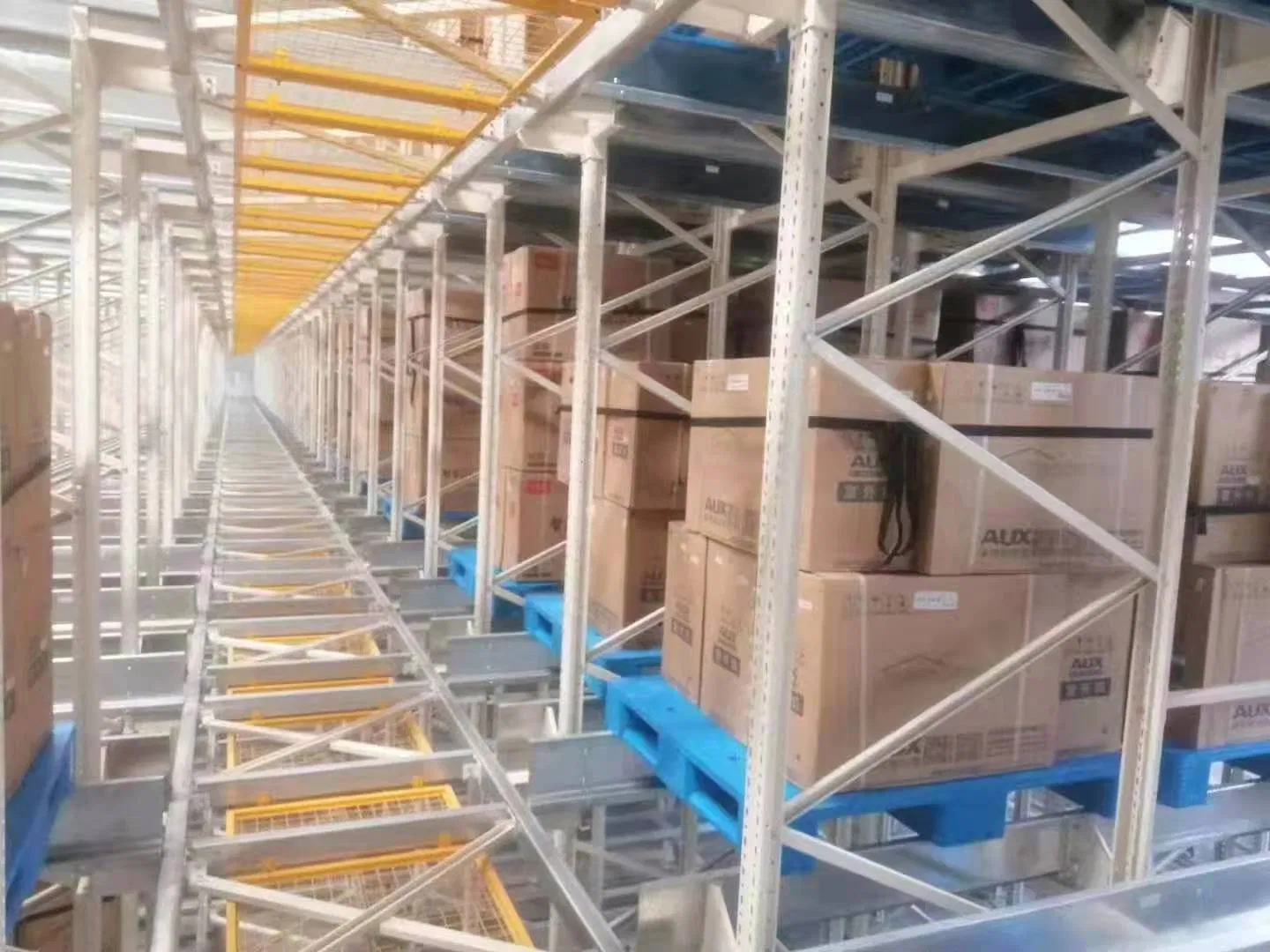 Warehouse Intelligent Storage Four-Way Shuttle System.