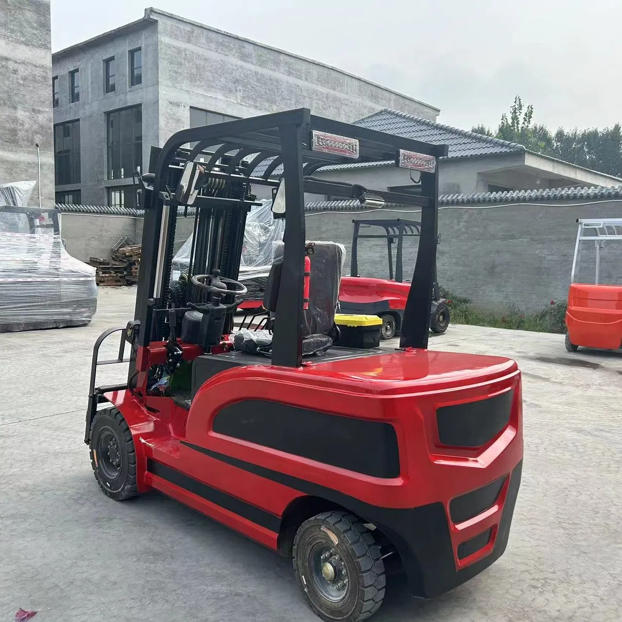 China Factory Small Electric Four-Wheel Forklift Small Cargo Handling Truck