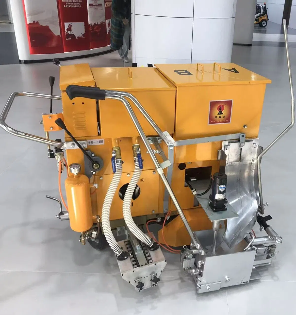 Hw Manual Push Industrial-Grade Shaking-Scraping-Vibration Integrated Road Traffic Safety Marking Machine