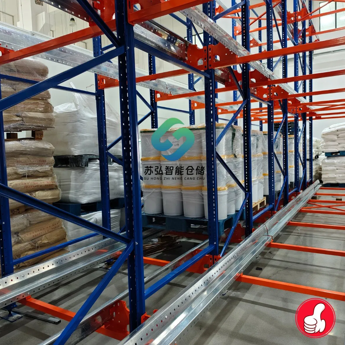 Warehouse Storage Shuttle System with High Capacity and Long Battery Life