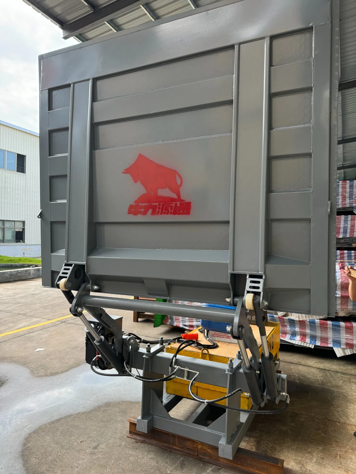 Maintenance-Free Tail Lift Cargo Truck Loading and Unloading Material Handling Equipment
