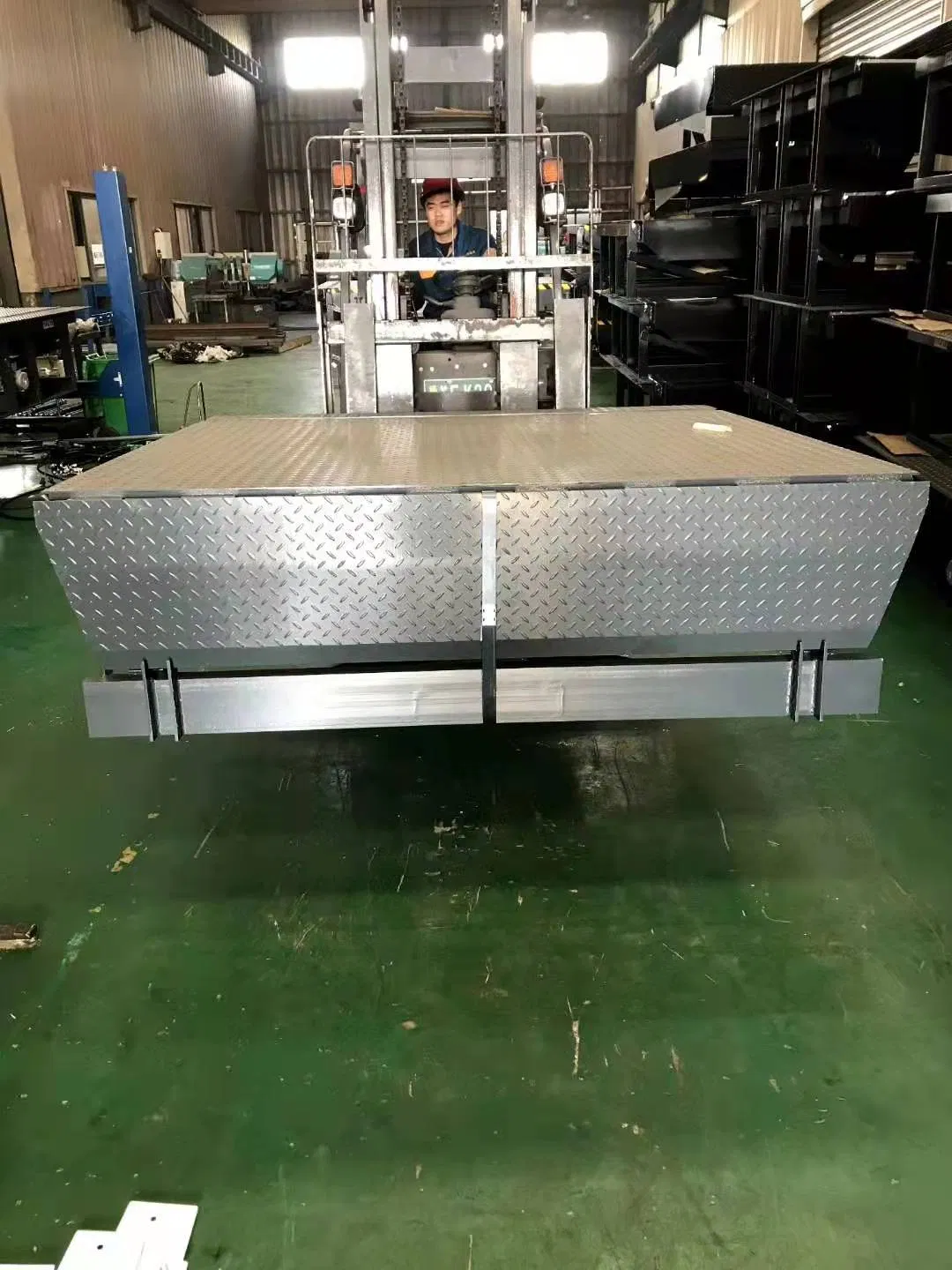 Logistics Adjustable Automatic Stationary Warehouse Loading Ramp Bay Dock Leveler Lifting Equipment