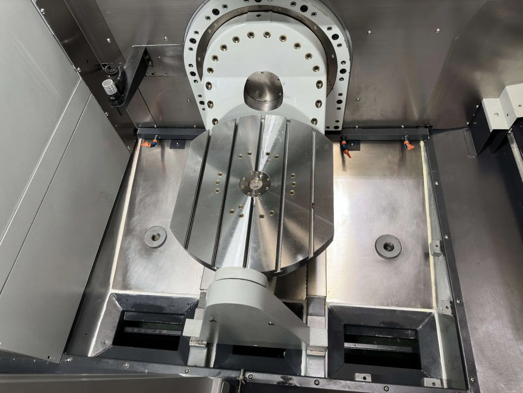 Uniform Force Distribution Five-Axis Vertical Milling &amp; Machining Center Industrial 5-Axis Vmc Milling Machine Tool for Precision - Engineering Applications