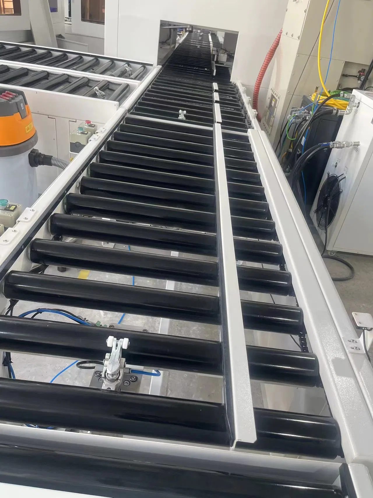 Automated Omnidirectional Roller Sorting System for Efficient Logistics