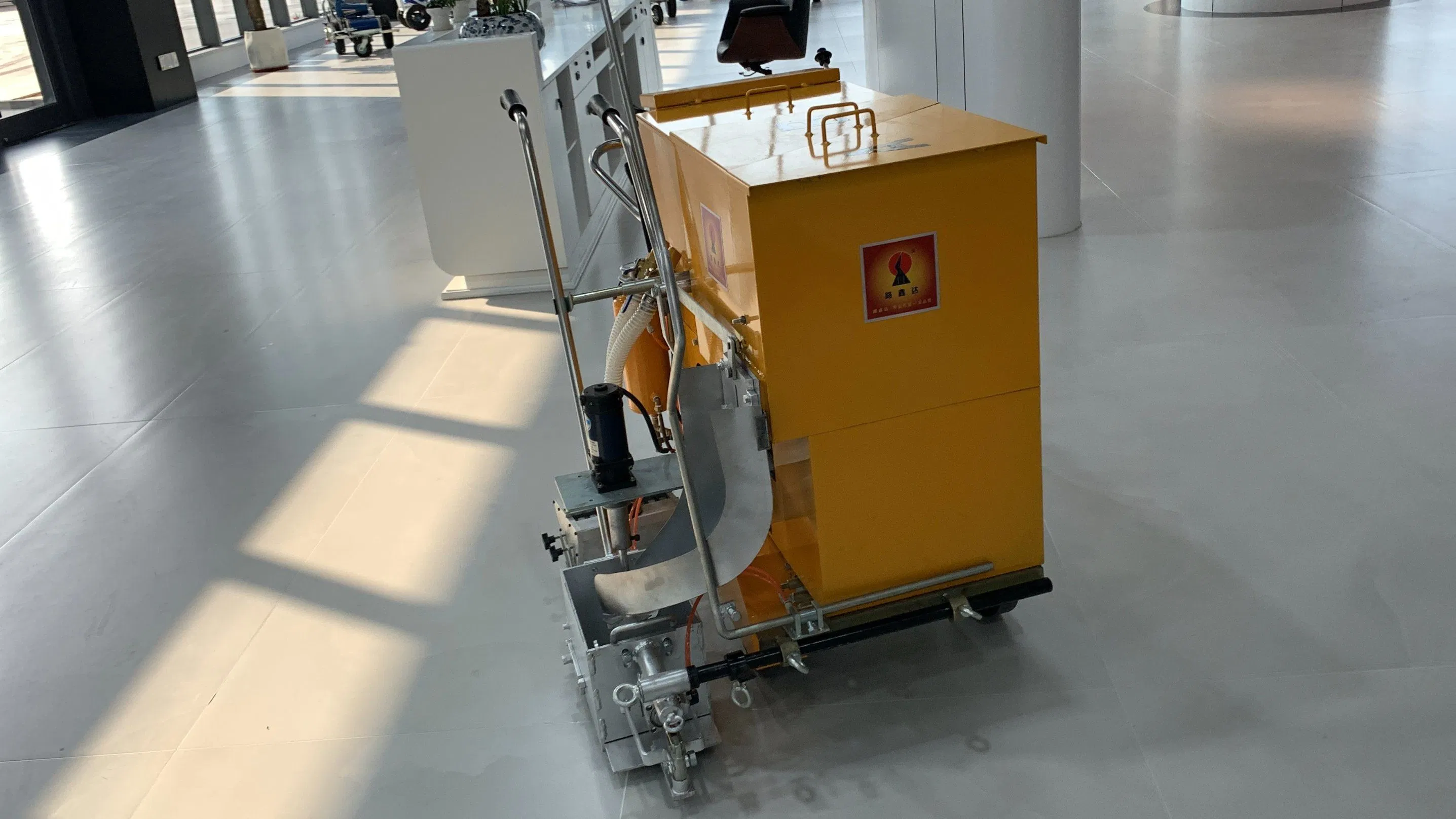 Hw Manual Push Industrial-Grade Shaking-Scraping-Vibration Integrated Road Traffic Safety Marking Machine