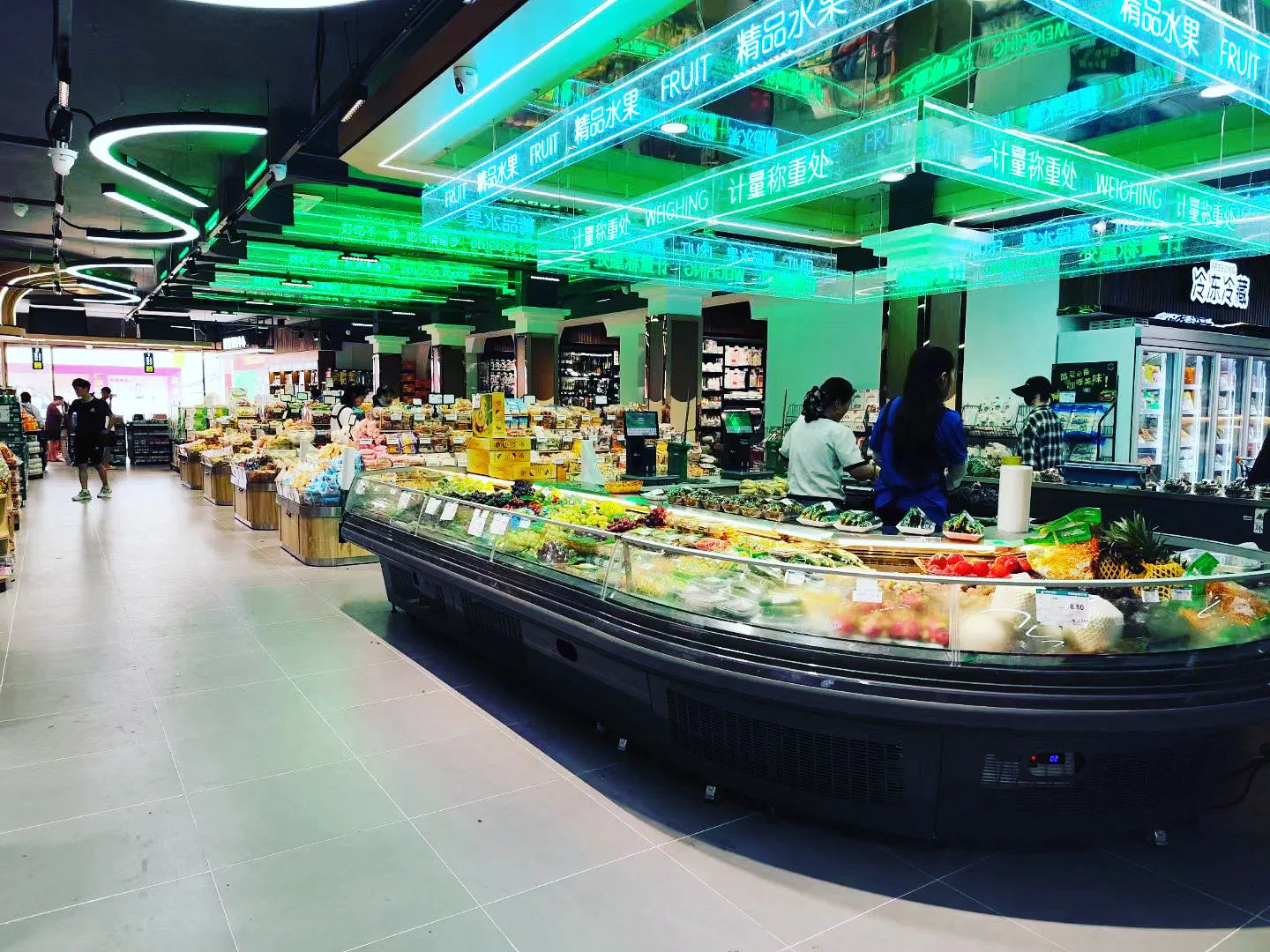 Junrun Commercial Cold Chain Refrigeration Equipment Plug in Upright Chiller Deli Meat Hshg Qingdao Factory Display Case Vegetables Fruits Serve-Over Counter