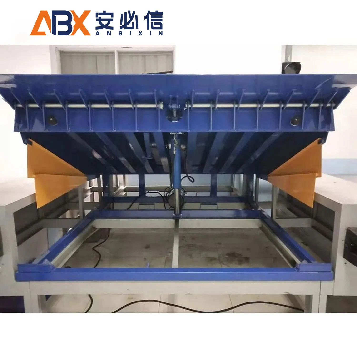 Integrated Dock System Solution Including Leveler Shelter and Door Equipment