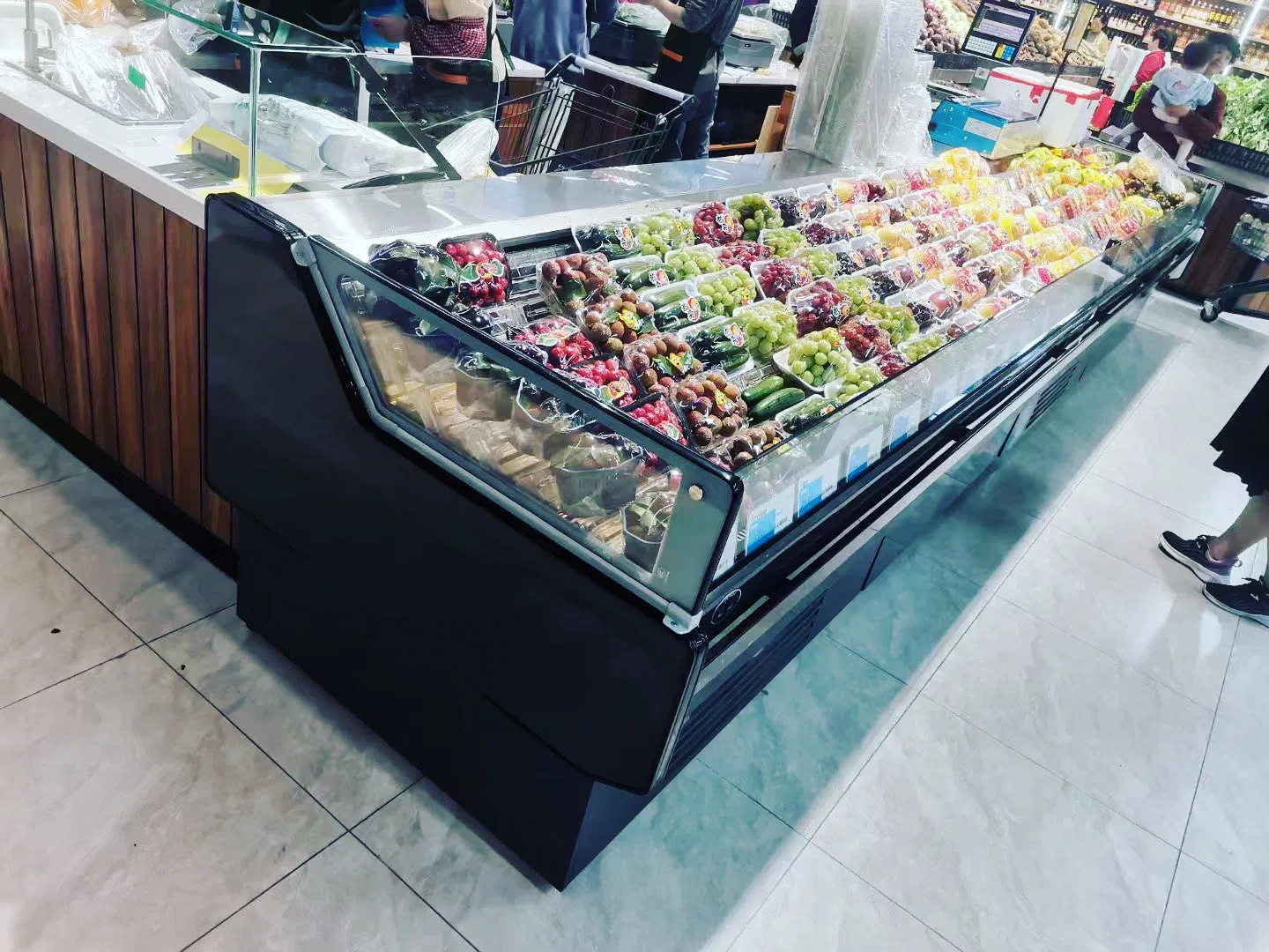 Junrun Commercial Cold Chain Refrigeration Equipment Plug in Upright Chiller Deli Meat Hshg Qingdao Factory Display Case Vegetables Fruits Serve-Over Counter