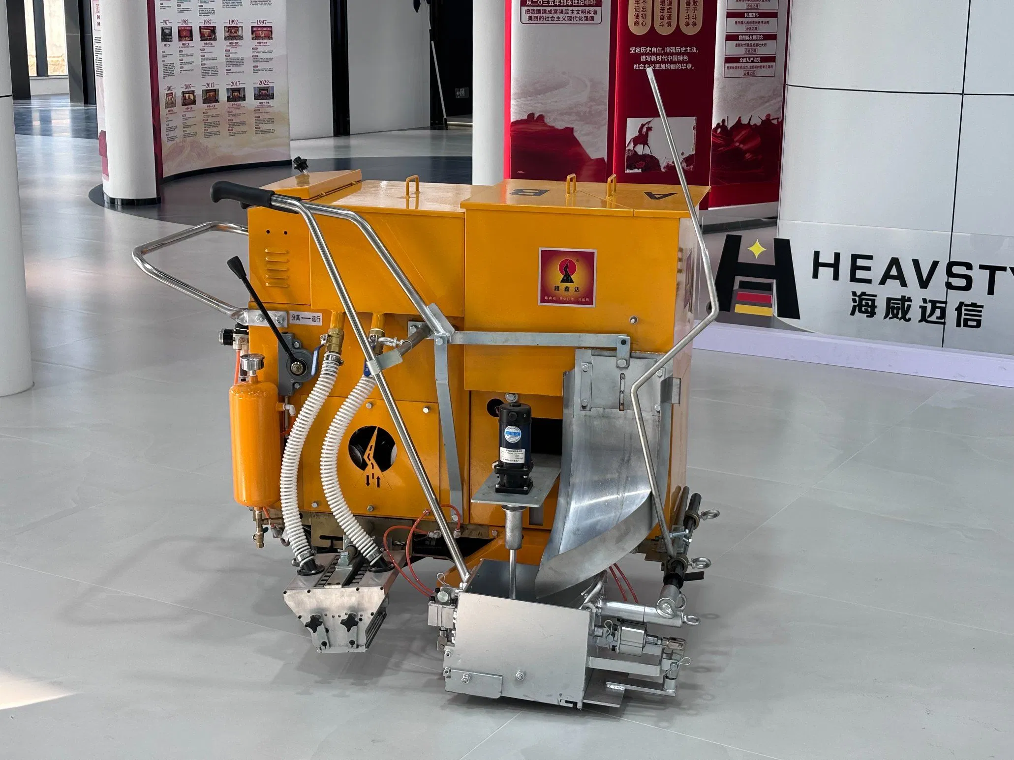 Hw Manual Push Industrial-Grade Shaking-Scraping-Vibration Integrated Road Traffic Safety Marking Machine