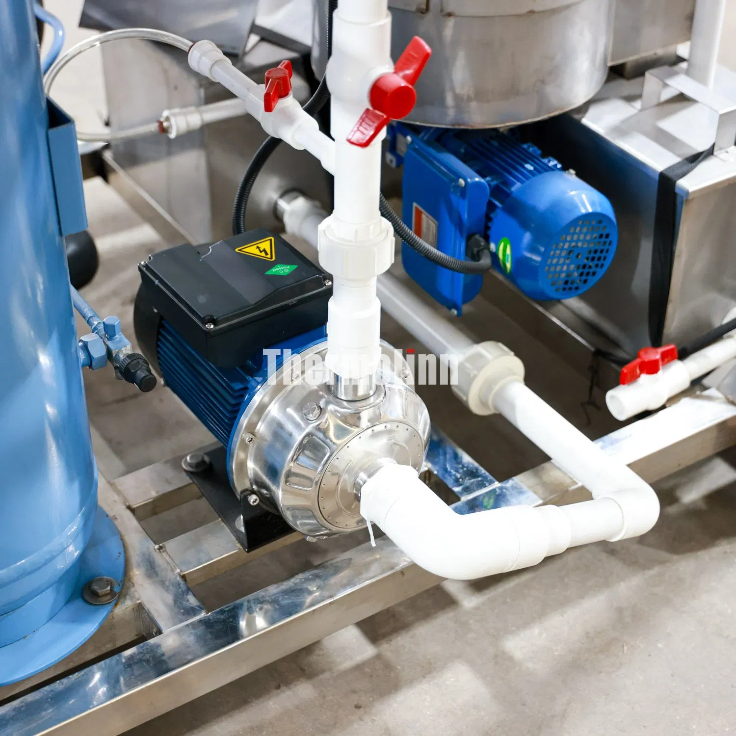 High-Output Tube Ice Equipment with Hot Gas Defrost Technology Ensuring Rapid Harvest Cycles and Energy Efficiency for Centralized Ice Distribution Centers