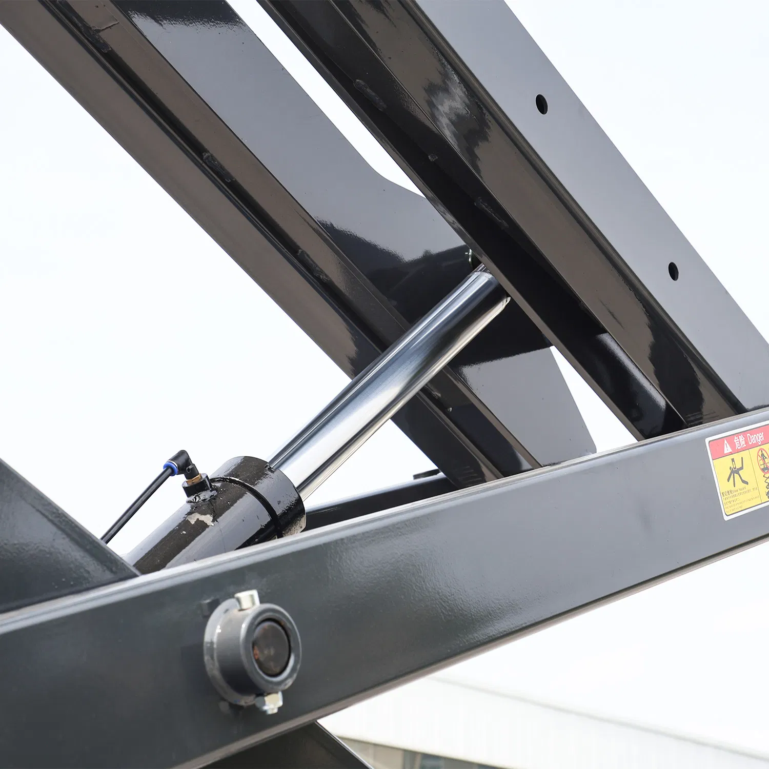 4m6m8m10m12m14m16m Aerial Lift Platform Used for Warehouse Organization and Garden Trimming Hydraulic Scissor Lift Table