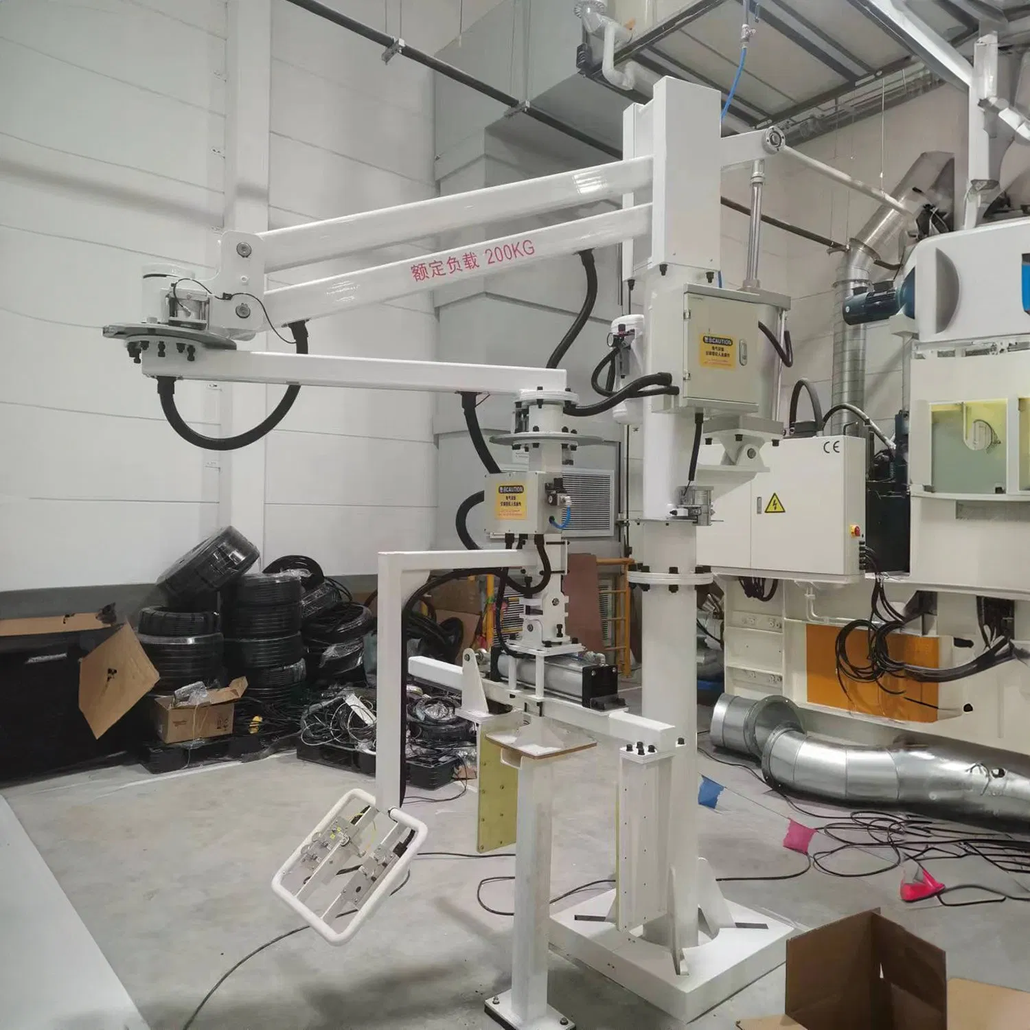 Efficient Cotton Roll Lifting Tool for Streamlined Material Handling