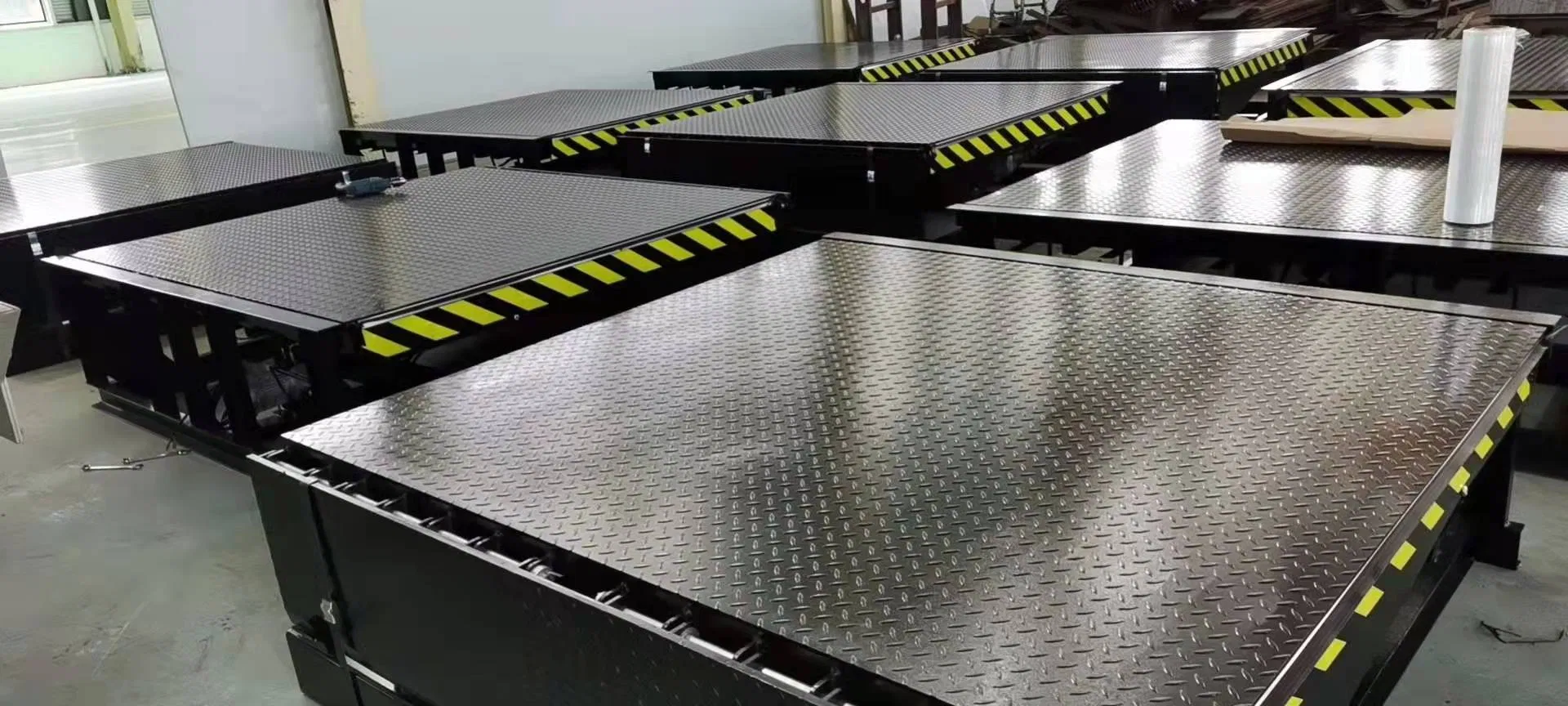 Logistics Adjustable Automatic Stationary Warehouse Loading Ramp Bay Dock Leveler Lifting Equipment