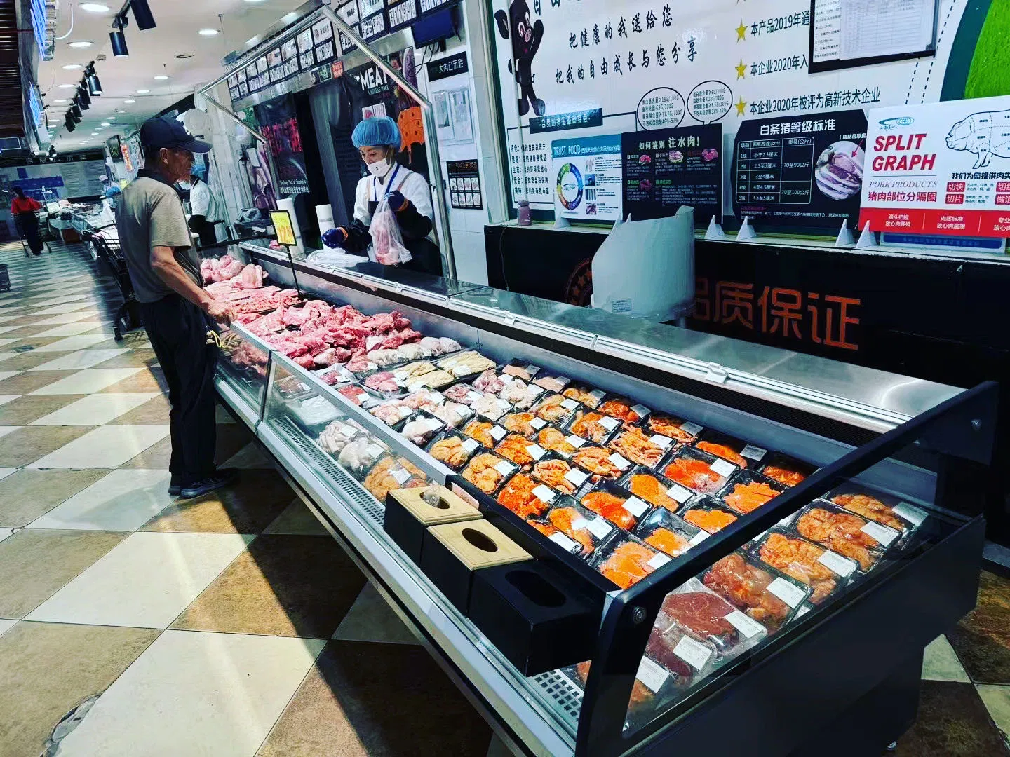 Junrun Commercial Cold Chain Refrigeration Equipment Plug in Upright Chiller Deli Meat Hshg Qingdao Factory Display Case Vegetables Fruits Serve-Over Counter