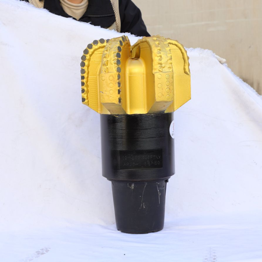 Customised 17 1/2"Drilling Bits for Different Tooth Shapes According of The Stratigraphic Conditions.