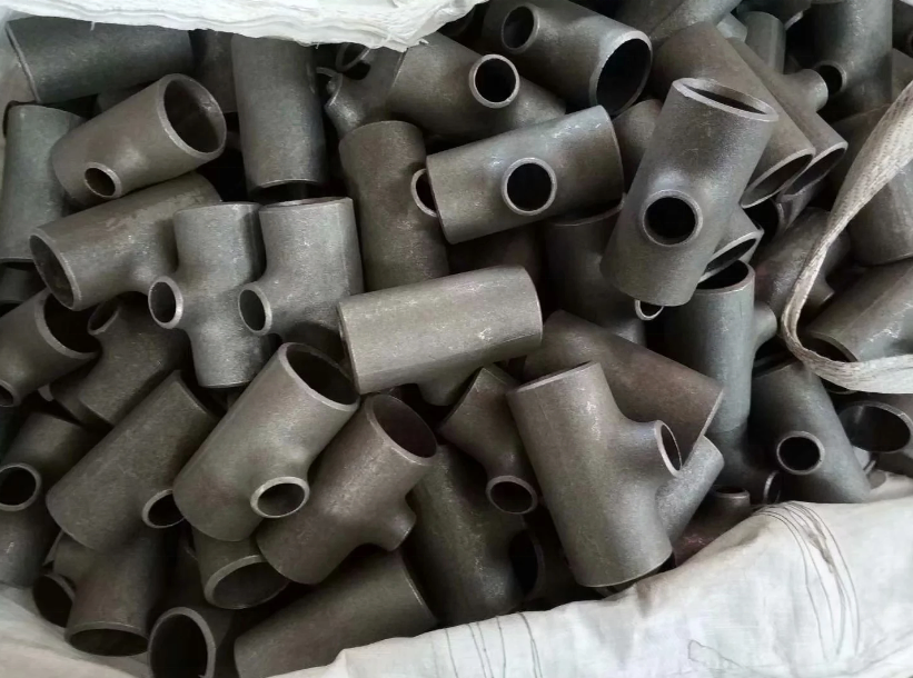 ASTM A105 2 Inch to 32 Inch Socket Weld Equal Tee Class 6000 Black CS Pipe Fittings