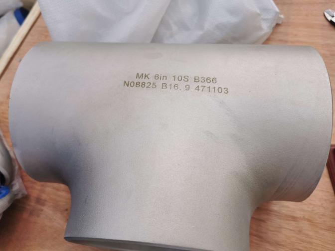 ASTM A105 2 Inch to 32 Inch Socket Weld Equal Tee Class 6000 Black CS Pipe Fittings