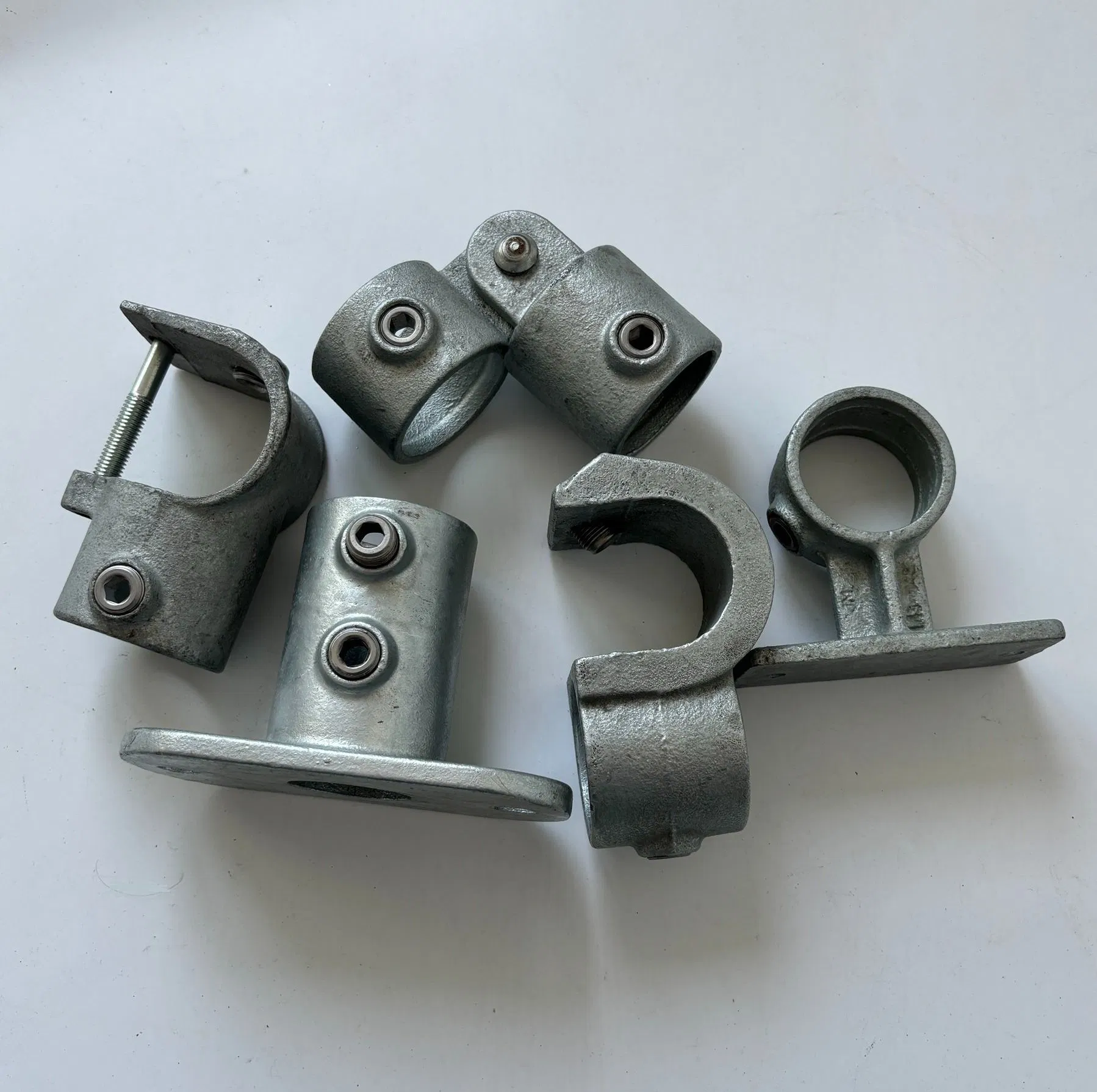 Galvanized Pipe Handrail Fitting Butt Weld Key Clamp Malleable Iron Elbow Fitting