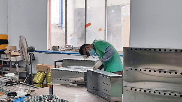المصانع الغذائية الصناعية الكبيرة