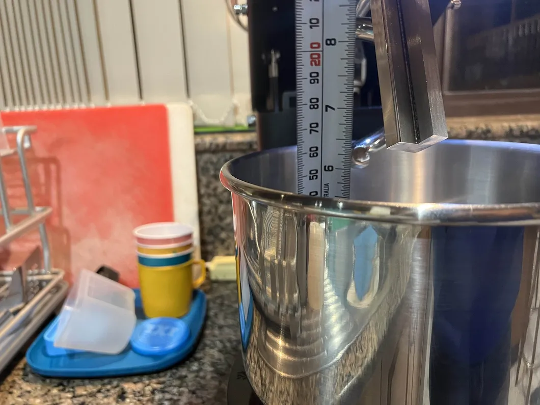 5L 10L آلة عجن العجين سهلة وعاء قابل للإزالة خلاط حلزوني صغير 2kg 4kg برأس مائل