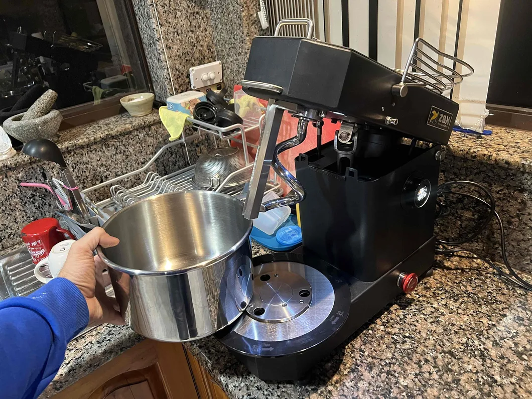 5L 10L آلة عجن العجين سهلة وعاء قابل للإزالة خلاط حلزوني صغير 2kg 4kg برأس مائل