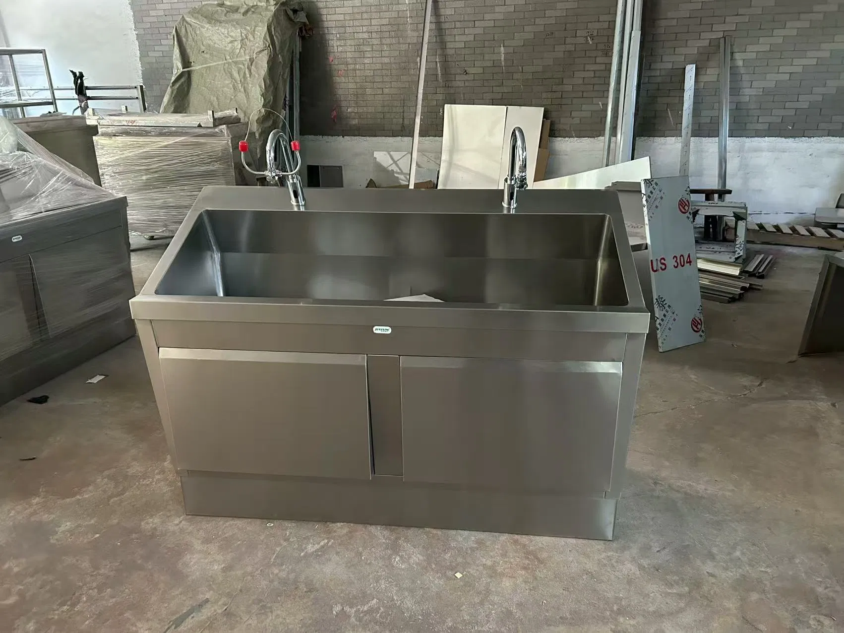Customized Single Dual Triple Surgical Knee Control Panel Scrub Sink for Hospital