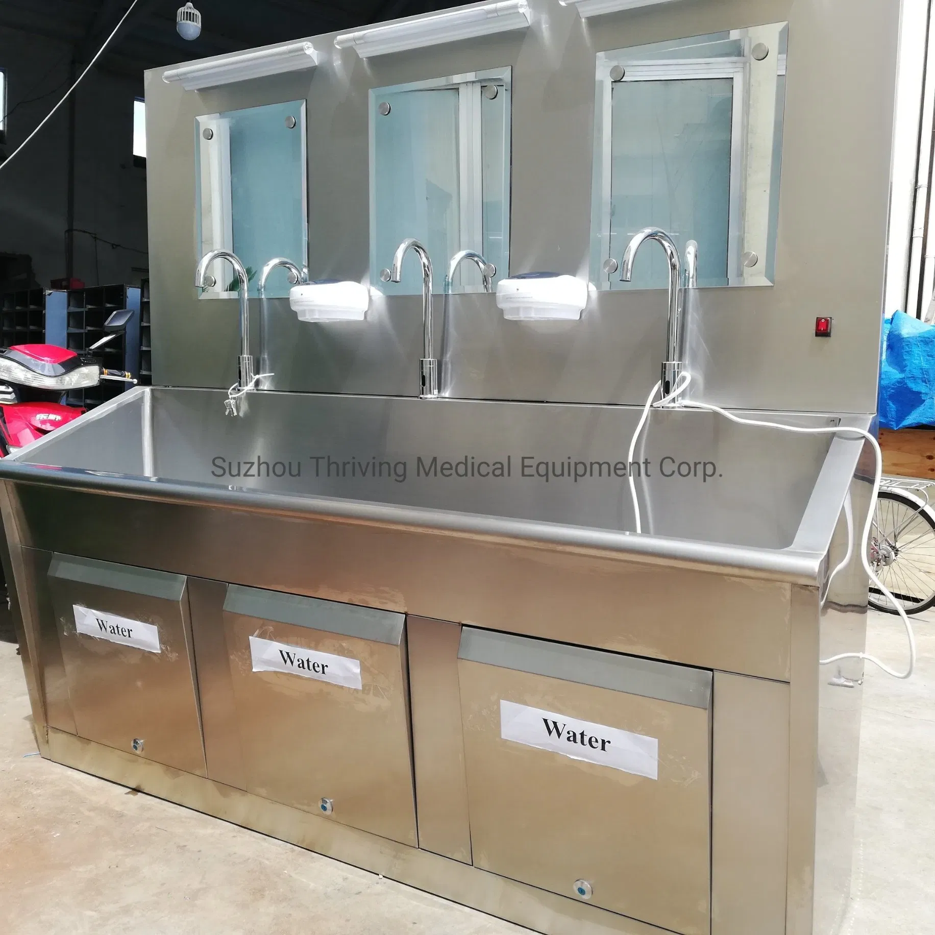 Medical 304 Stainless Steel Surgical Scrub Sink with Foot Pedal Sensored Taps for Three Person