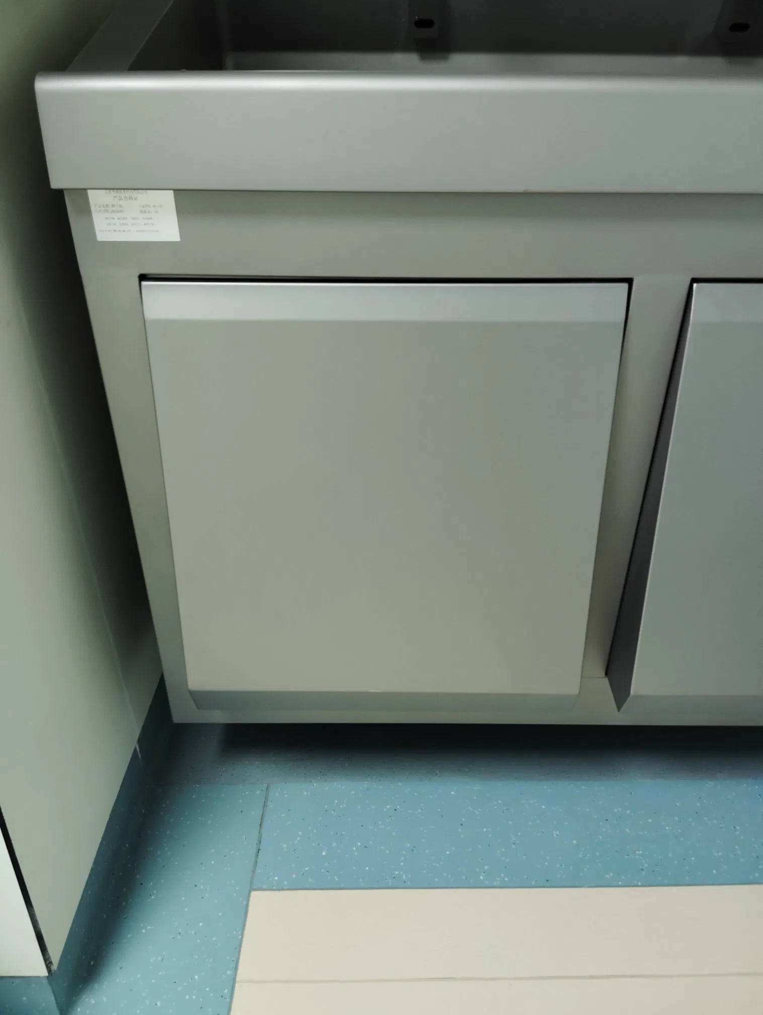 Hospital Surgical Scrub Sink with Eye Wash Station Foot Pedal Sensor Knee Control