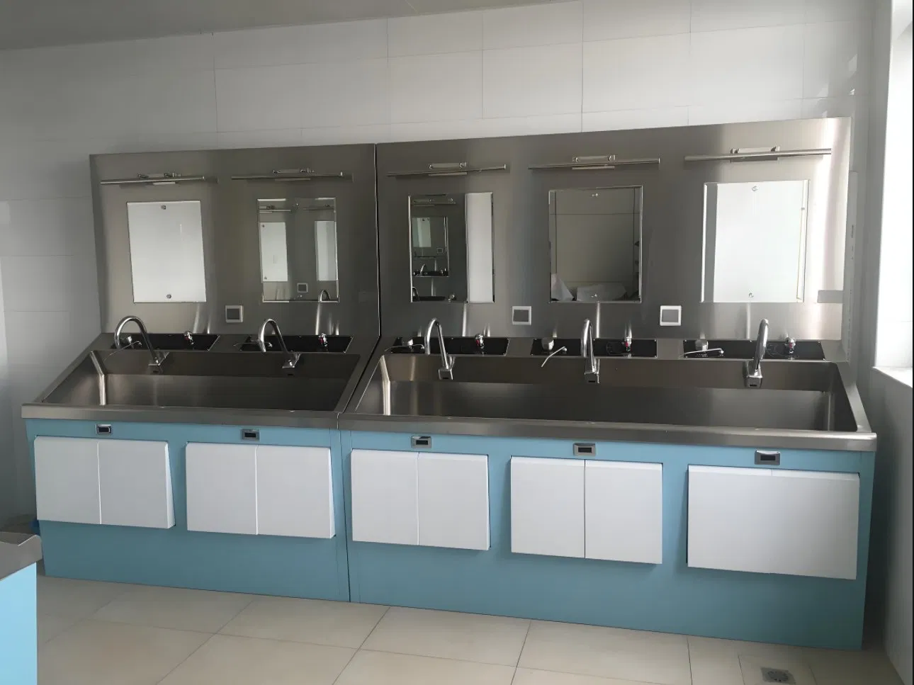 Factory Direct Medical Stainless Steel Sink for Hospital Customizable Single/Double Basin Scrub Sink Cabinet with Mirror,Ideal for Clinic,Er,and Surgical Rooms