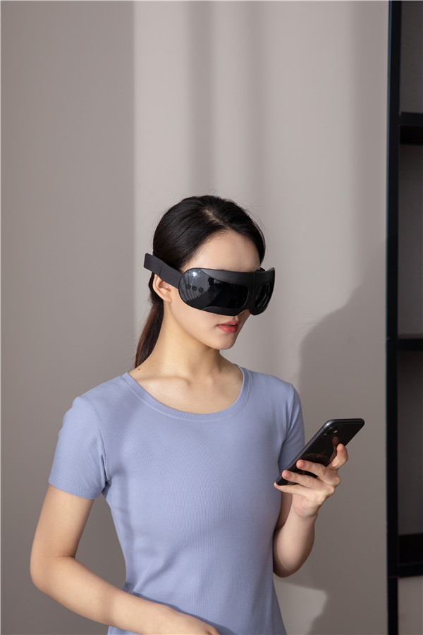 Eye Massager Detail 1