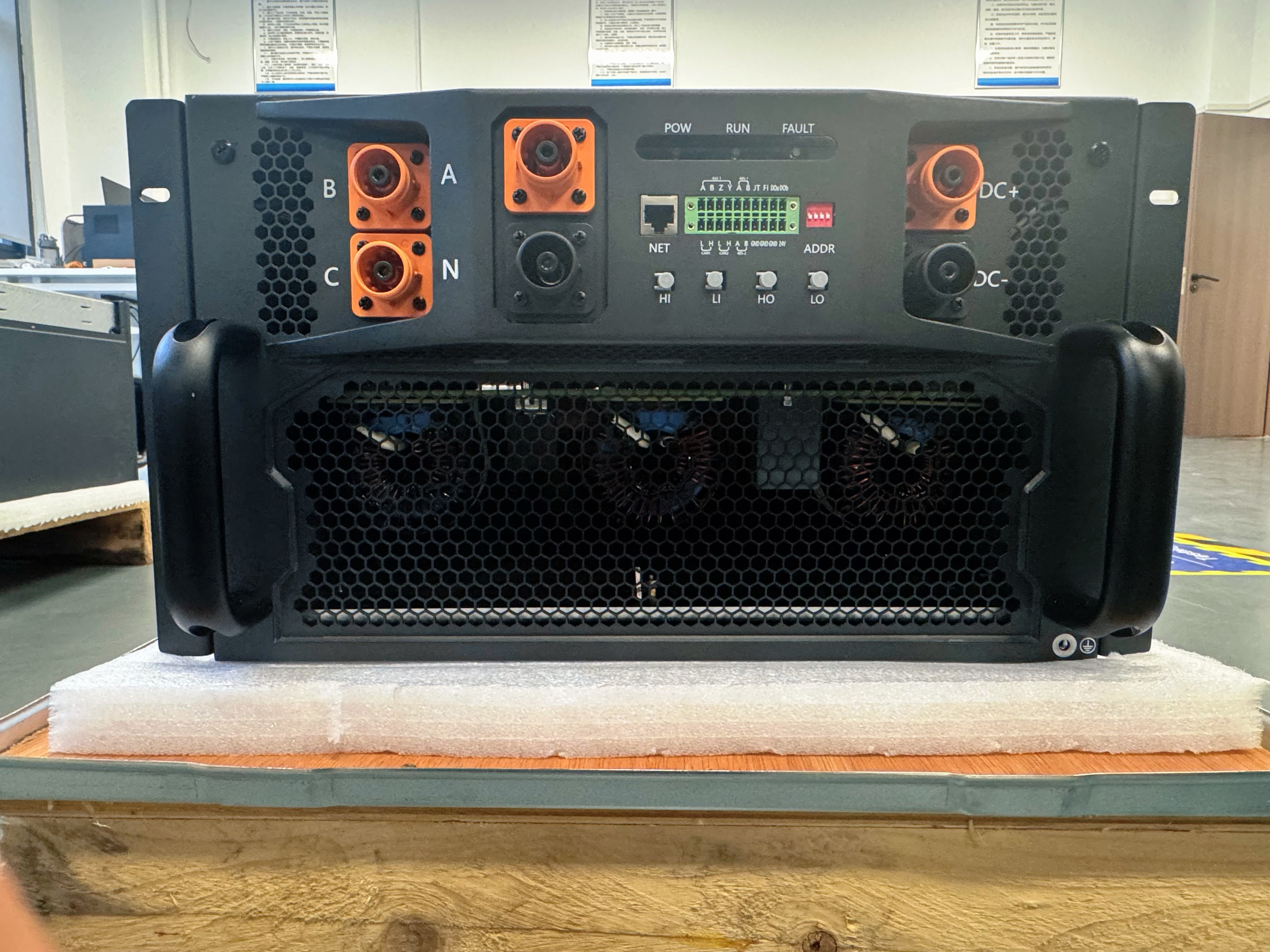 Polewhale 135KW Energy Storage Battery Charging/Discharging PCS With 225A Output 50Hz IP20 Protection Transformer-less Isolation