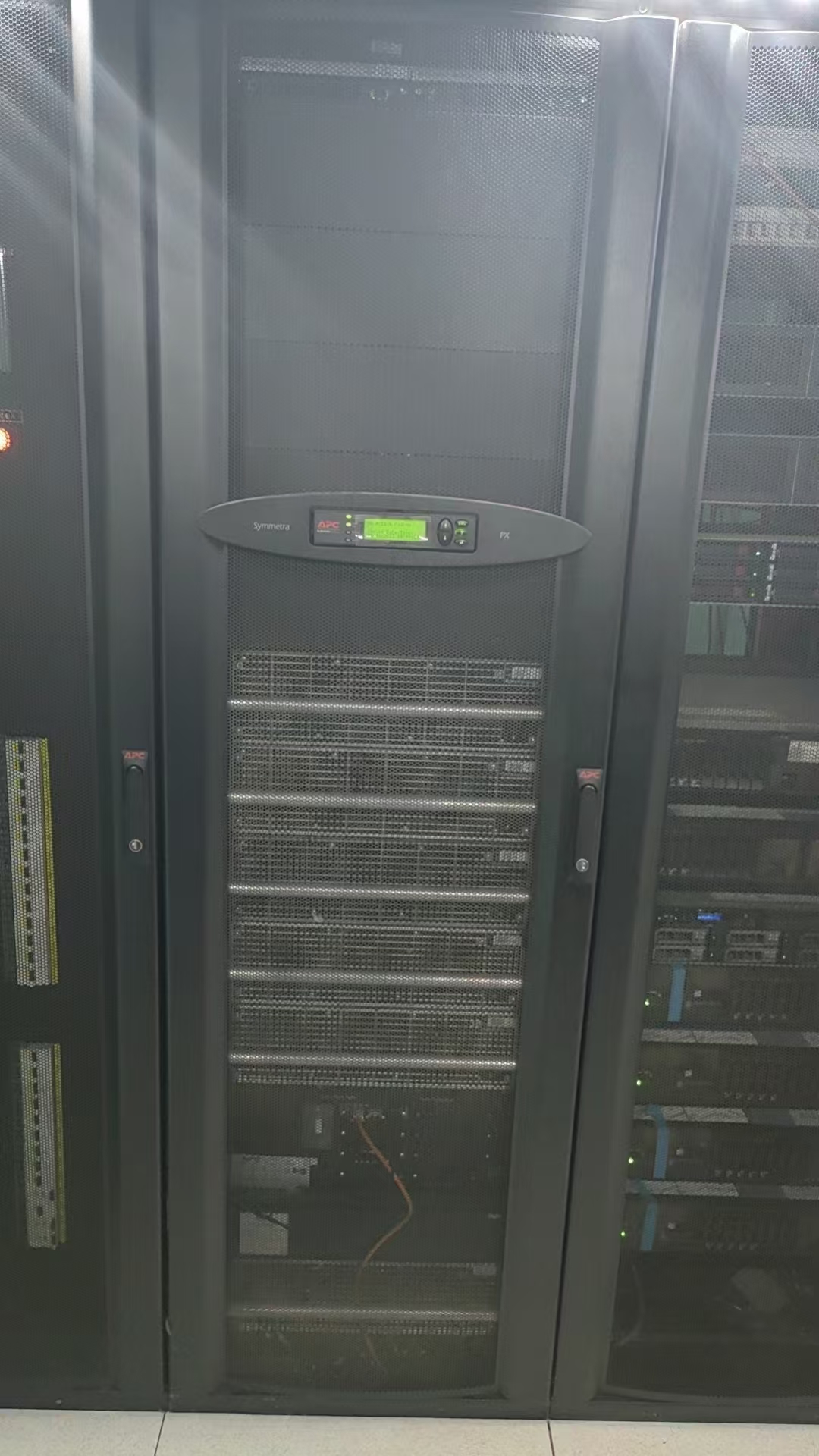 APC Schneider SPM10K UPS Lithium Battery for Computer Server Network Equipment 10KVA/10KW Backup Power