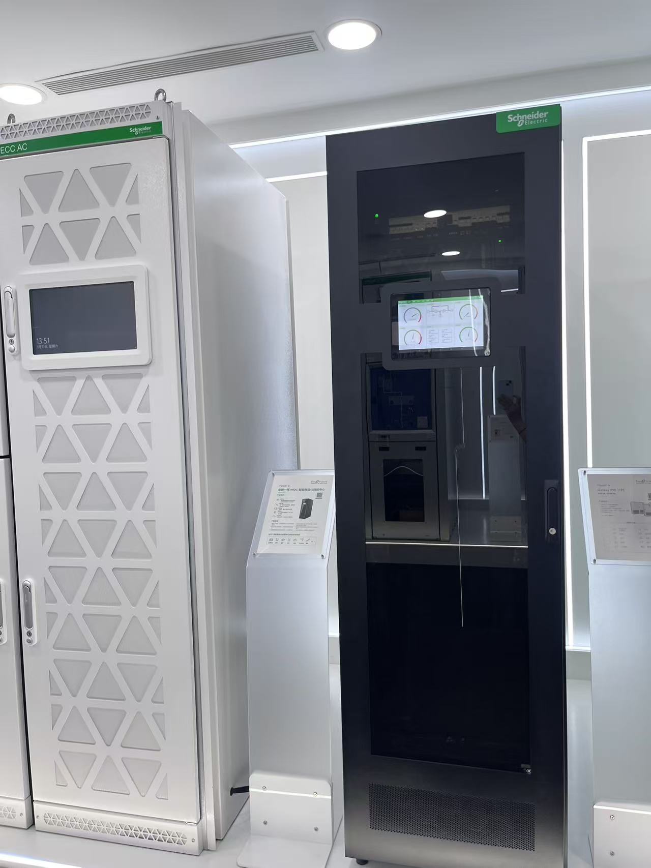APC Schneider SPM10K UPS Lithium Battery for Computer Server Network Equipment 10KVA/10KW Backup Power