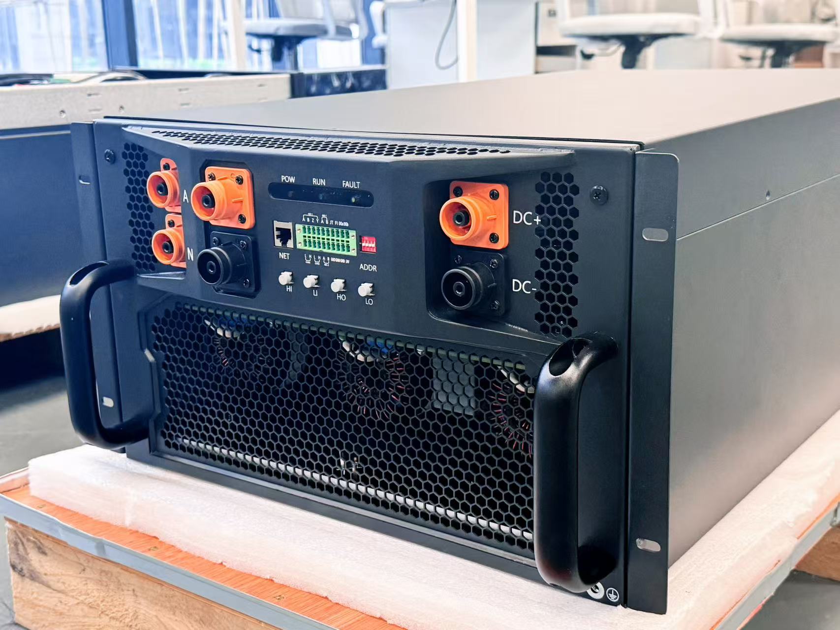 Polewhale 135KW Energy Storage Battery Charging/Discharging PCS With 225A Output 50Hz IP20 Protection Transformer-less Isolation